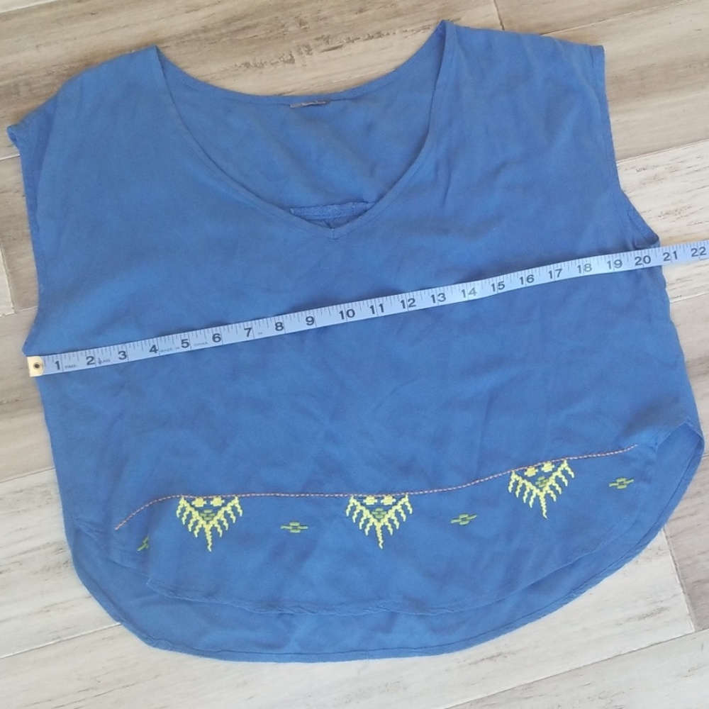 Semi Crop Deep V Neck - Picture 5 of 5